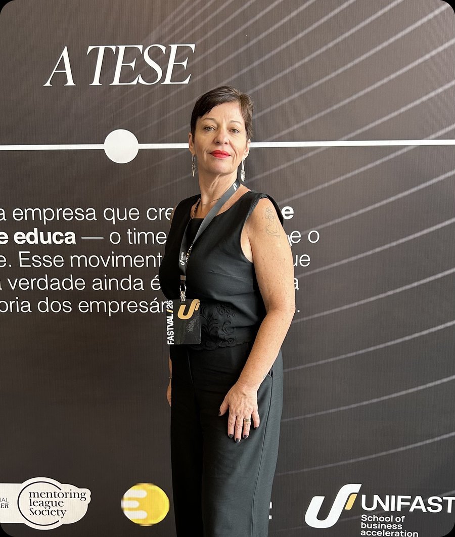 Paola Almeida, especialista em Desenvolvimento Humano e Psicologia Positiva